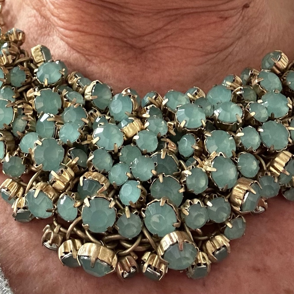 Vintage Aqua Sea Green Stones Bib Cluster Gold Tone Necklace 125$